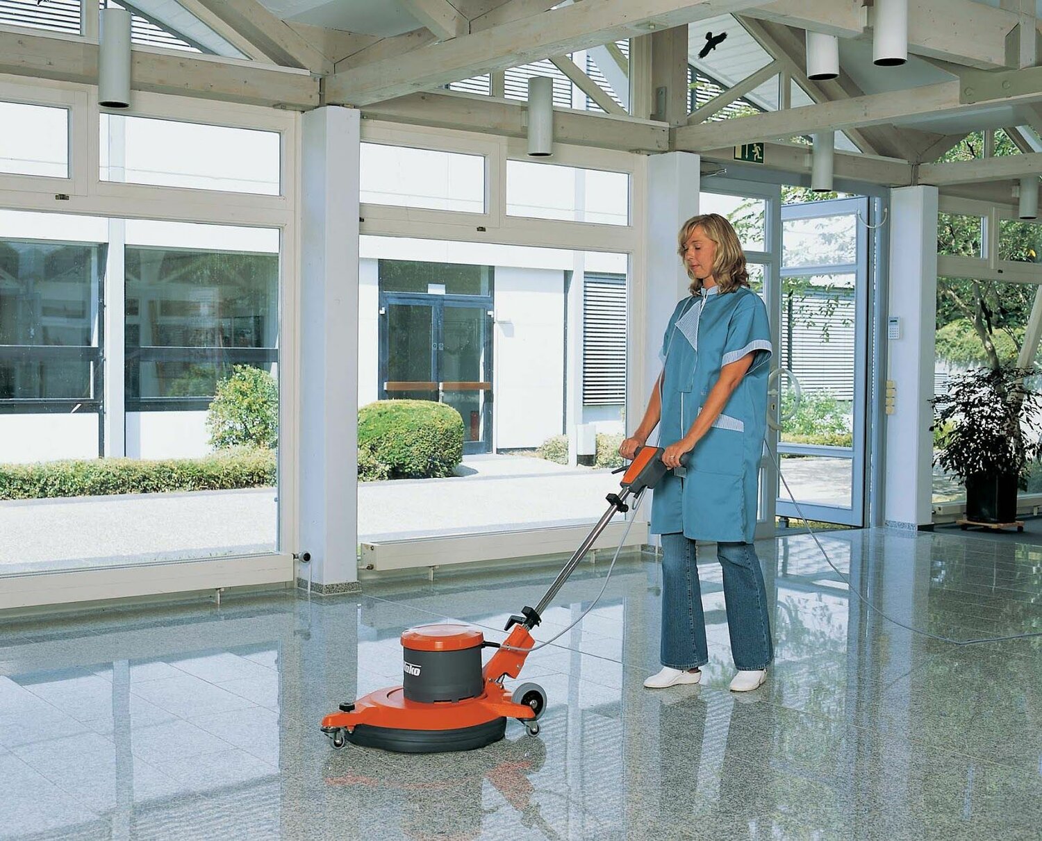 полировщик cleanfix r 53-1100, однодисковая машина cleanserv sd 43/180, размывка пола роторной машиной, cleanserv sd 43/180 однодисковая, шлифовка пола