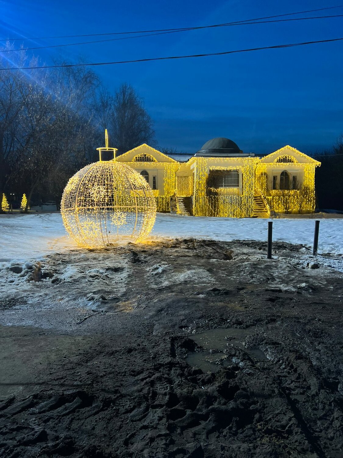 ледяной город раиыа, в парк, арт объект, здание, световые фигуры