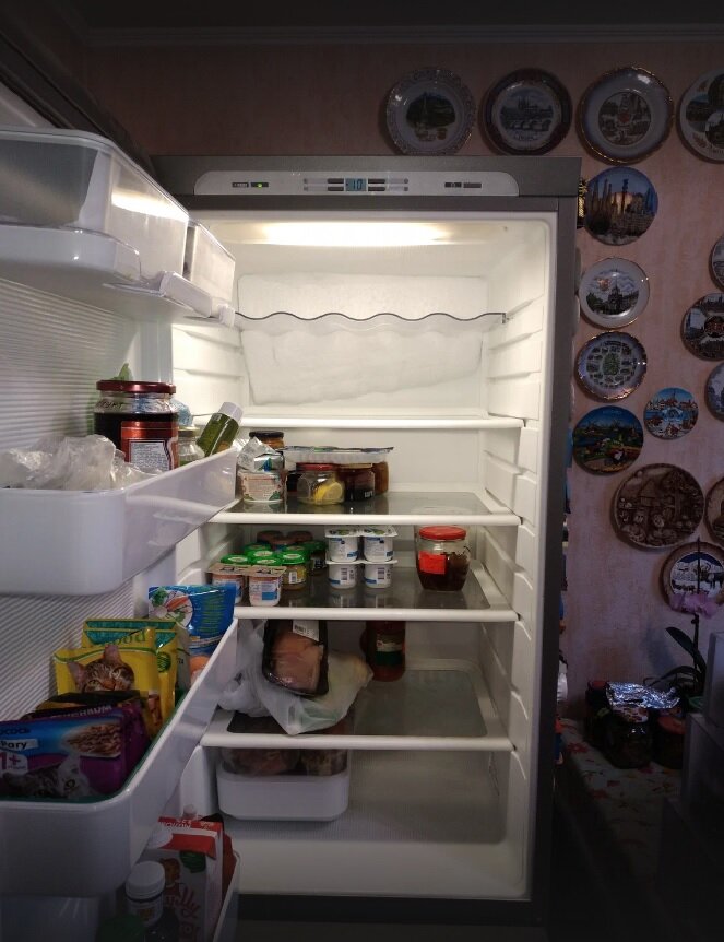 холодильник, холодильник бу, встраиваемый холодильник, холодильник атлант, холодильник внутри