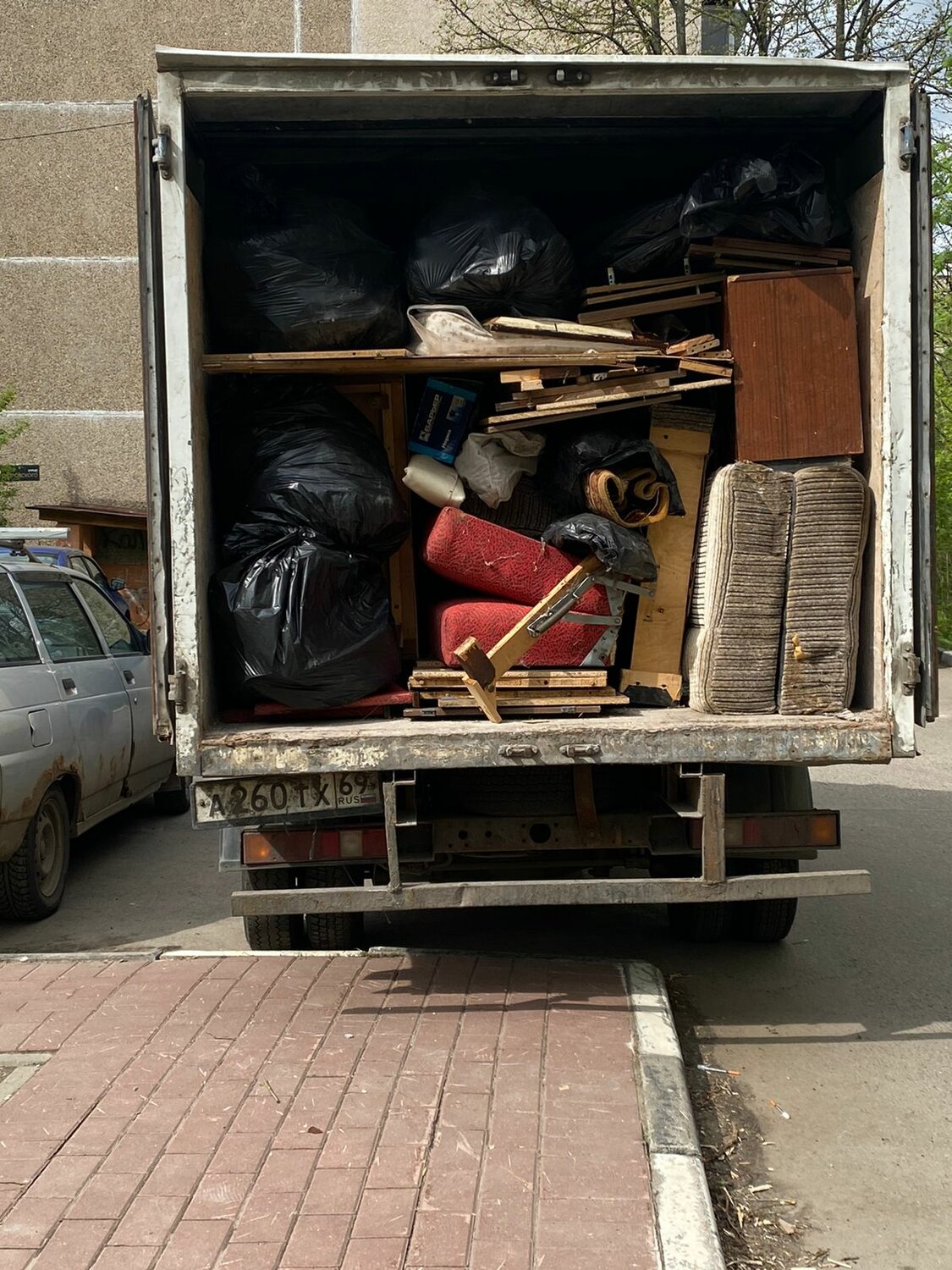 вывоз хлама, вывоз, вывоз мусора, газель для перевозки, переезды грузчики