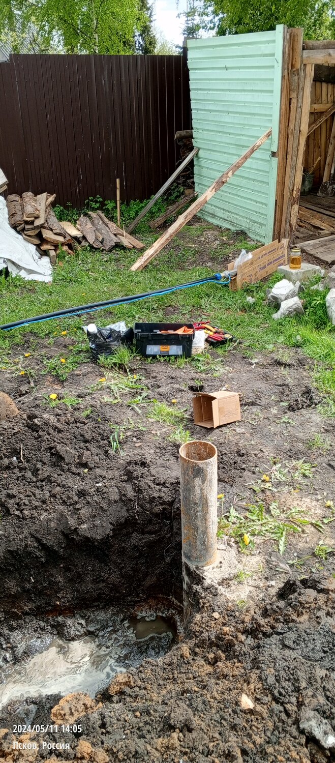 скважина на воду, бурение скважин на воду, обустройство скважины, обсадка скважины, скважина домик в земле