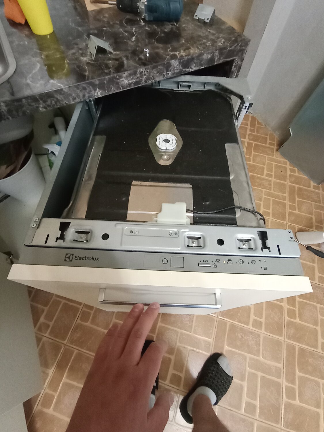посудомоечная машина electrolux, встраиваемая посудомоечная машина electrolux esl94320la, встраиваемая посудомоечная машина, бытовая техника, посудомойка electrolux