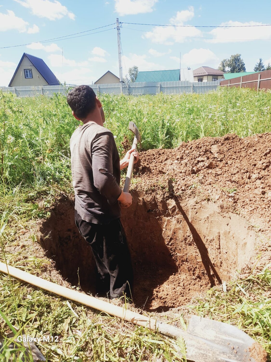 водопровод в селе, в селе, копка траншеи вручную, копка траншей, копка траншеи