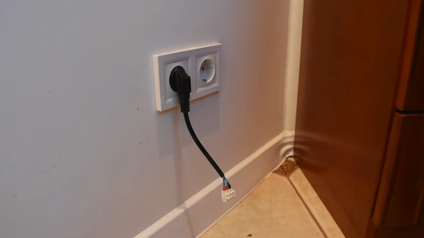 электрическая розетка, розетка для кабель канала, розетка для кабеля, розетка в стене, розетки в квартире