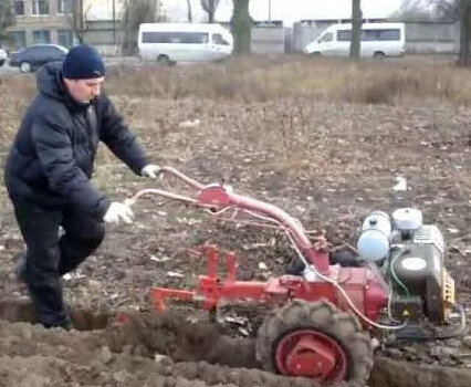 мотоблок мотор сич, мотоблок нева пашет плугом, вспашка мотоблоком, мотоблок вспашка, мотоблок агат пахота