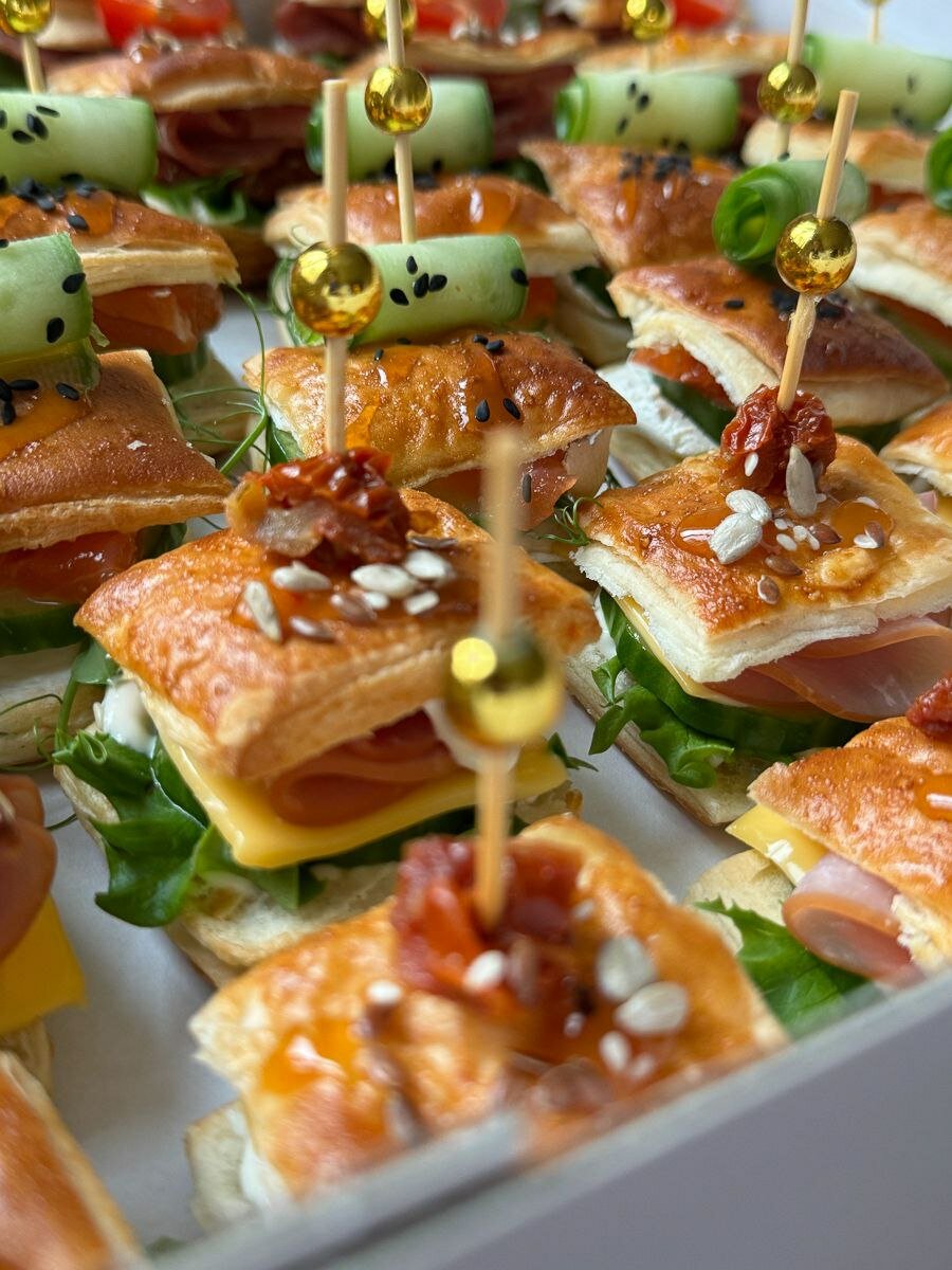 закуски для кейтеринга, закуска для фуршета, канапе, канапе клаб, закуска канапе