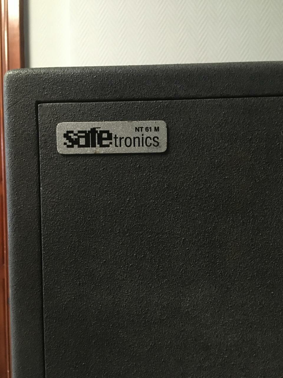 сейф safetronics zvt, сейф, сейф офисный, сейф nt-59, сейф safetronics ntr 24 m