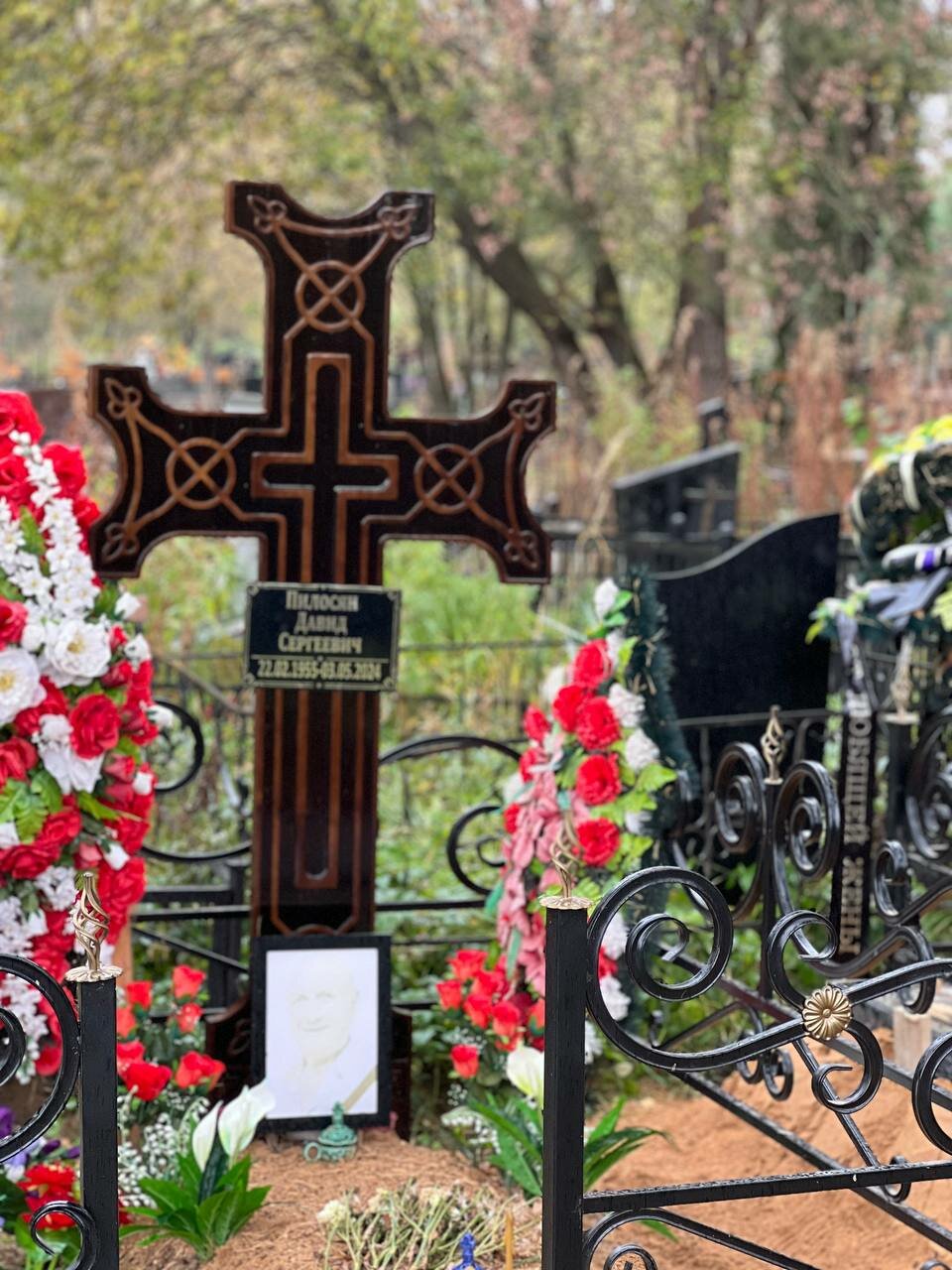 могила армена джигарханяна ваганьковское кладбище, кладбищ, могила кладбище, кузьминское кладбище могилы знаменитостей, могила протоиерея василия ермакова