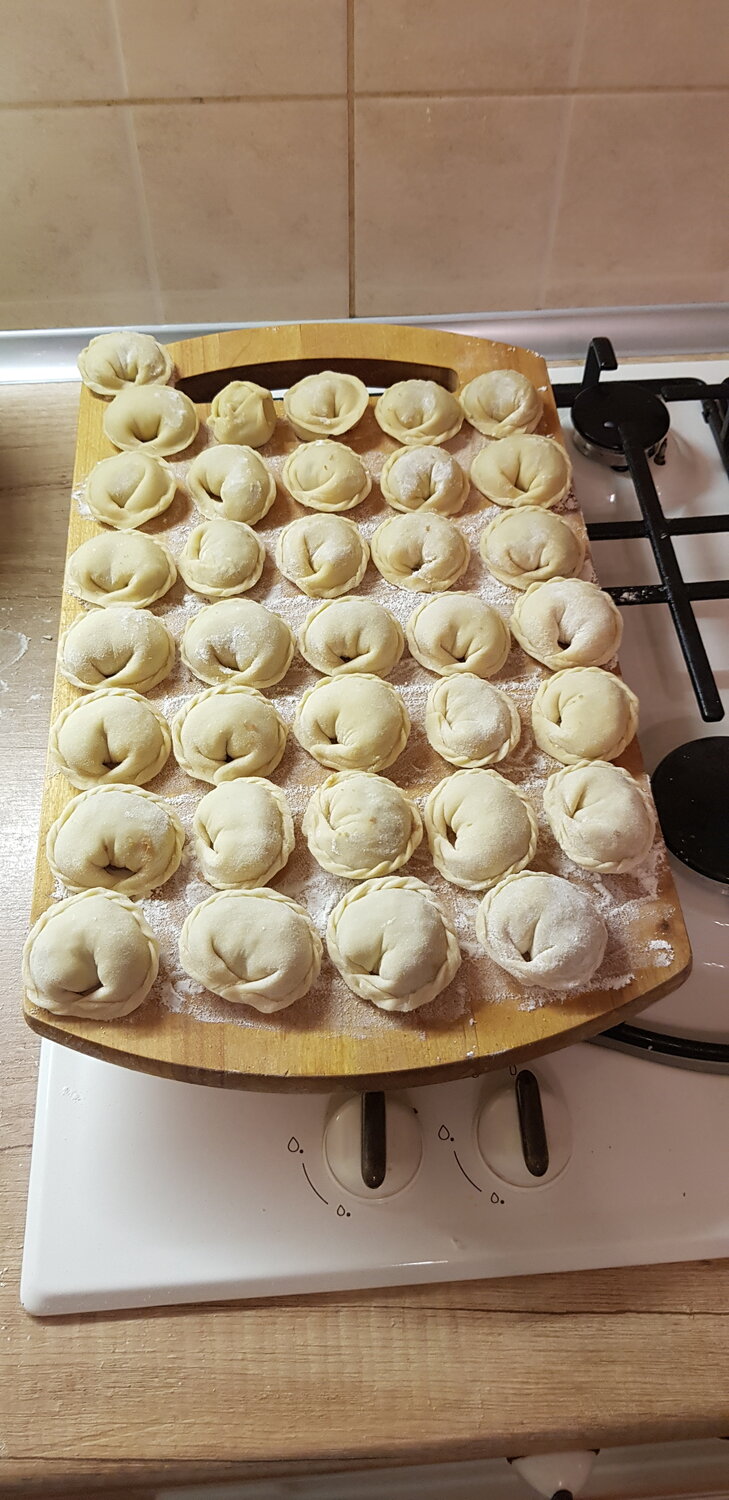 домашние пельмени, пельменей, лепка пельменей, пельмени ручной лепки, пельмени вареники