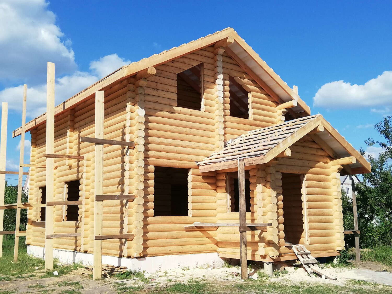 дом из оцилиндрованного бревна стройка, дом из 26 оцилиндрованного бревна, дом из оцилиндрованного бревна 220, сруб из оцилиндрованного бревна 6х8 проекты, сруб дома