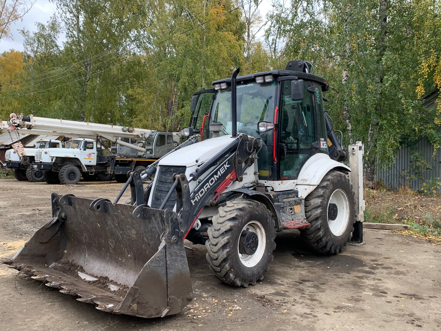 hidromek 102b 2011, экскаватор-погрузчик hidromek 102b, трактор terex 825, экскаватор-погрузчик terex 820, экскаватор погрузчик
