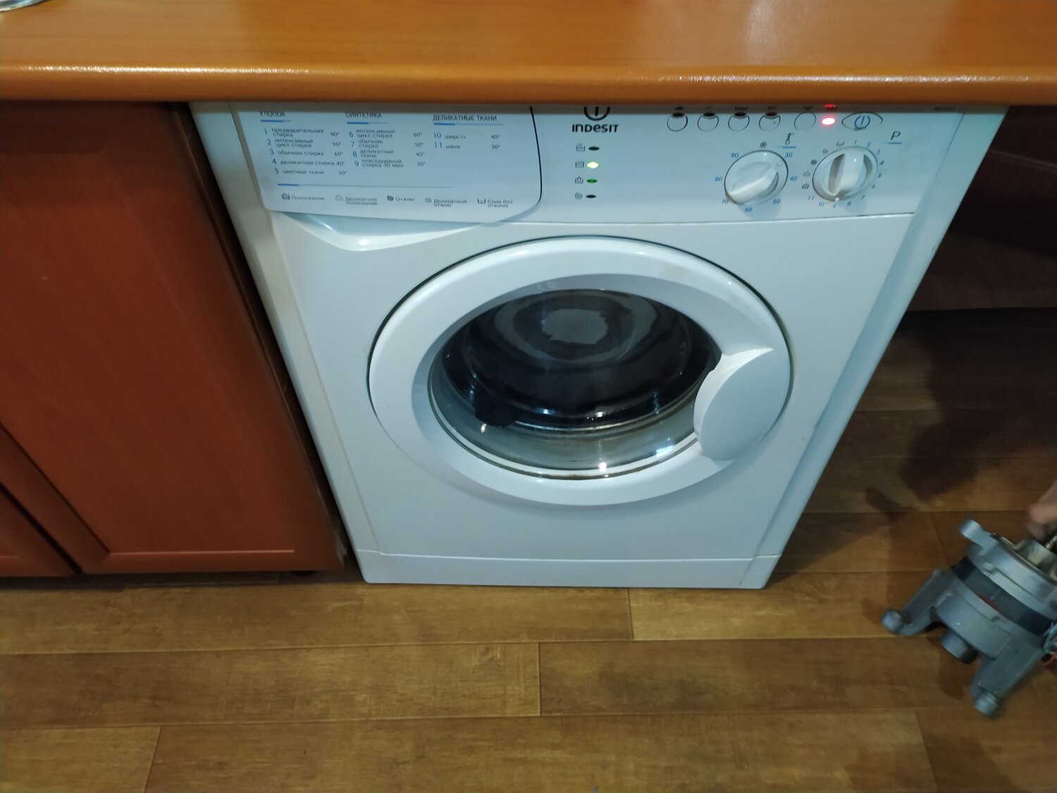стиральная машина indesit, стиральная машина индезит, стиральная машина indesit wisn 102, узкая стиральная машина, стиральная машина indesit iwsd 4105