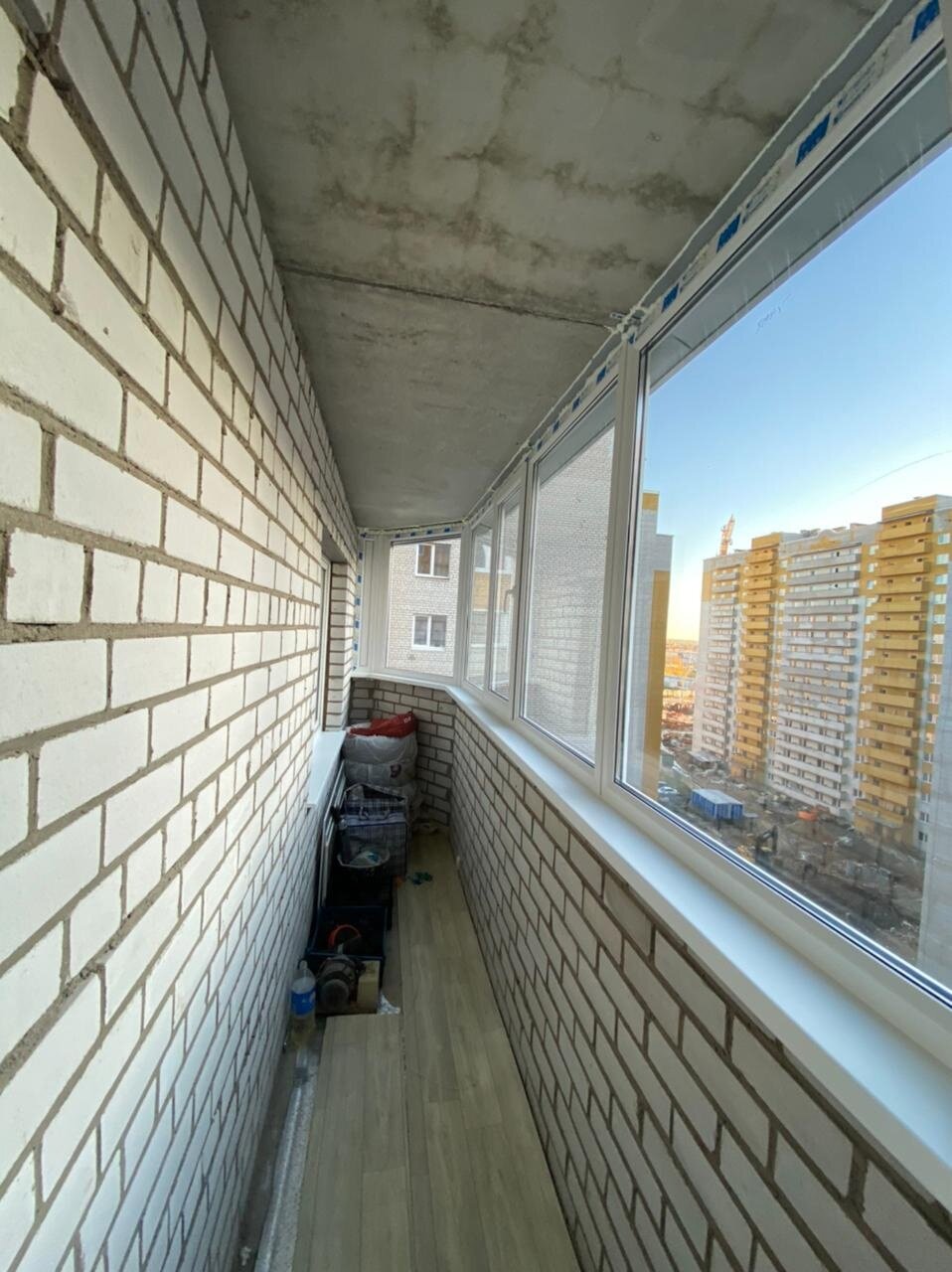 большая лоджия, балкон или лоджия, балкон лоджия, лоджия, остекление балконов