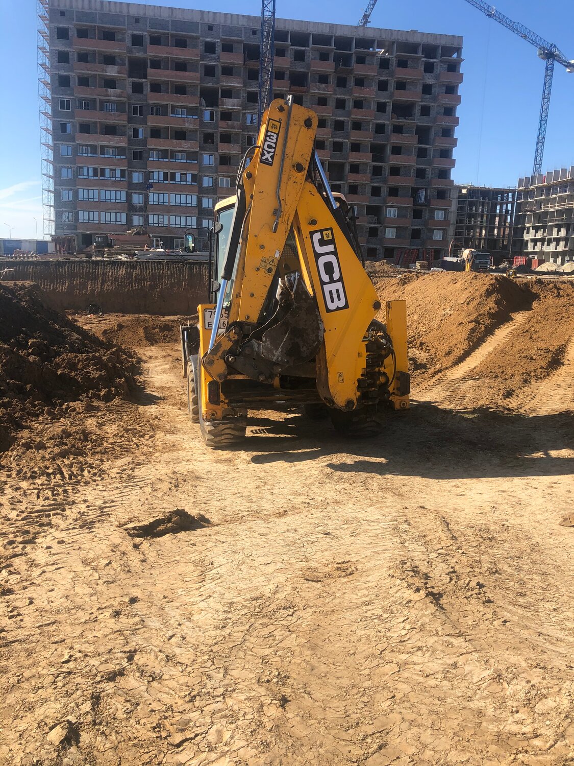 hyundai 330 экскаватор, стройплощадка 19, экскаватор jcb 3 cx, ход строительства, экскаватор hyundai