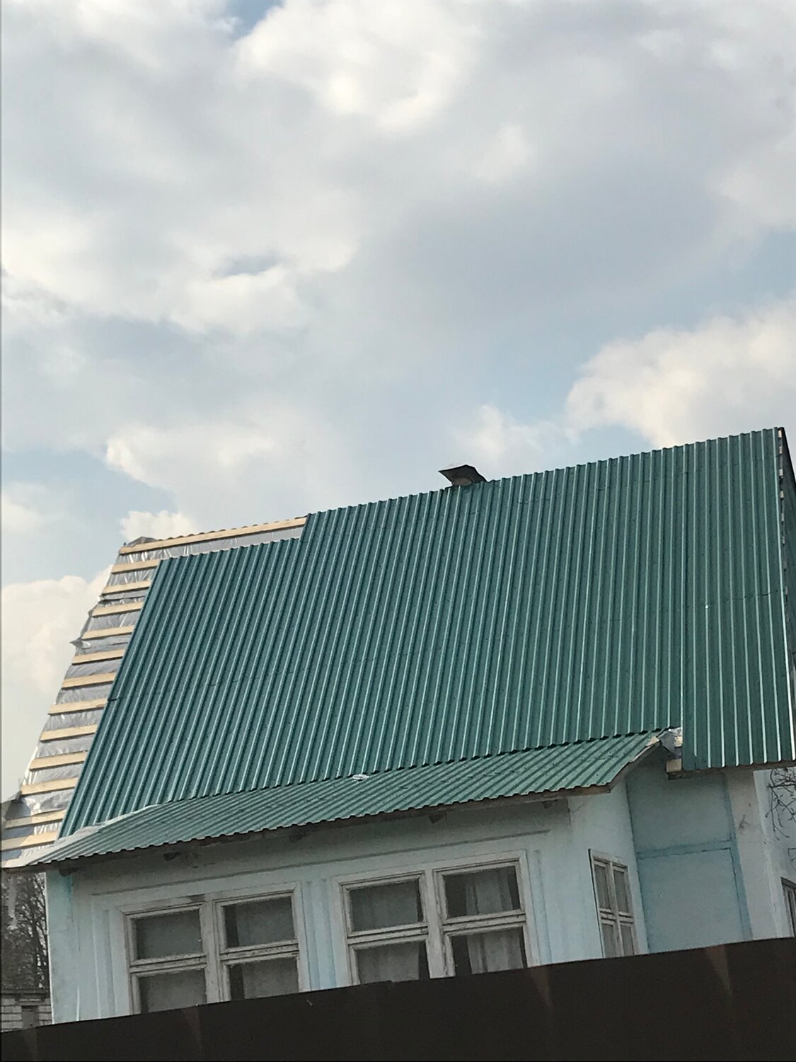 крыша под профнастил, крыша из оцинкованного профлиста, монтаж профлиста на крышу, профнастил на крышу, профлист на крышу