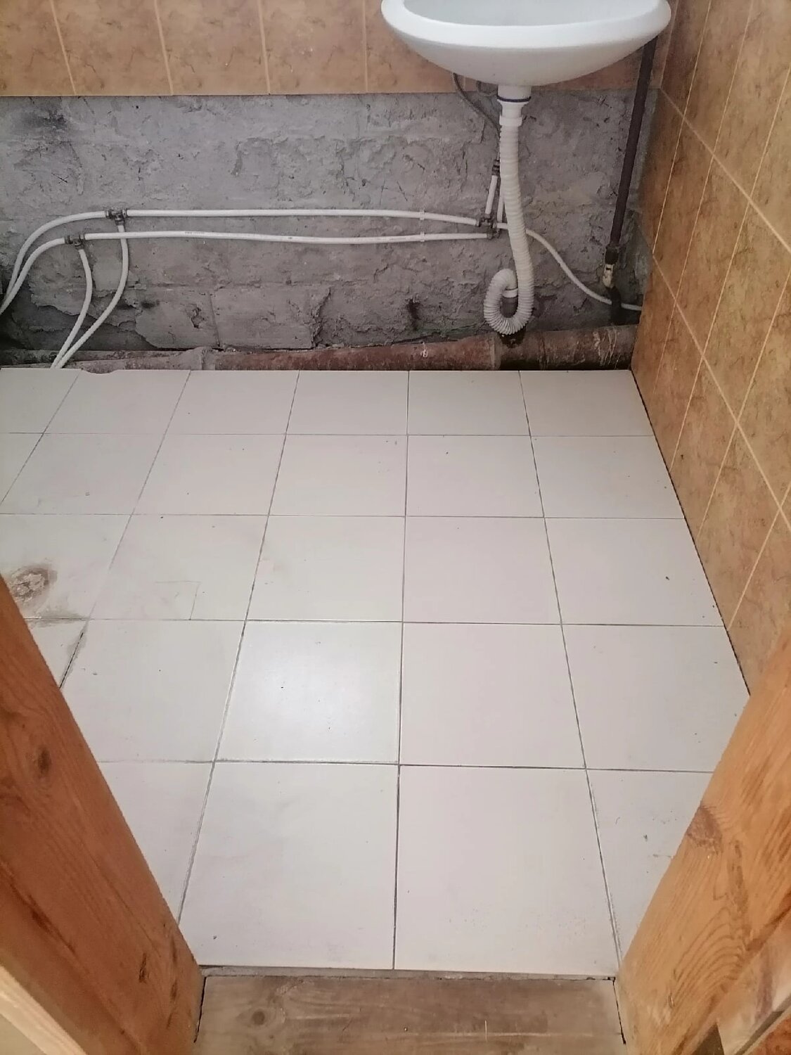 плитка в ванной со смещением, укладка плитки, плитка на пол, плитка, укладка плитки на пол