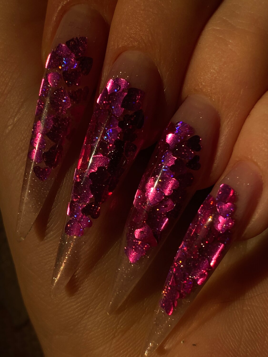ногти, маникюр цвета фуксии с блестками, дизайн ногтей, крутые ногти длинные блестящие, дизайн маникюра