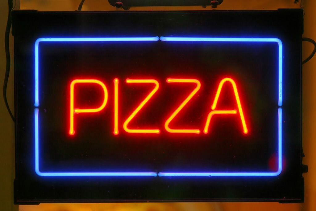 вывеска неоновая, неоновая вывеска пицца, неоновая вывеска pizza, реклама бара неоновая вывеска, световая вывеска