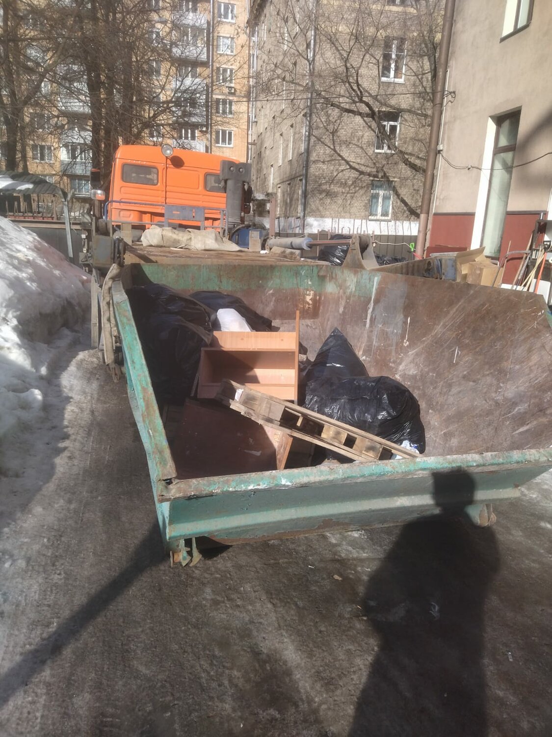 бункер мусорный 8 м3 зил, вывоз строительного мусора контейнер 8 м3, вывоз мусора, контейнер для строительного мусора, мусорный контейнер