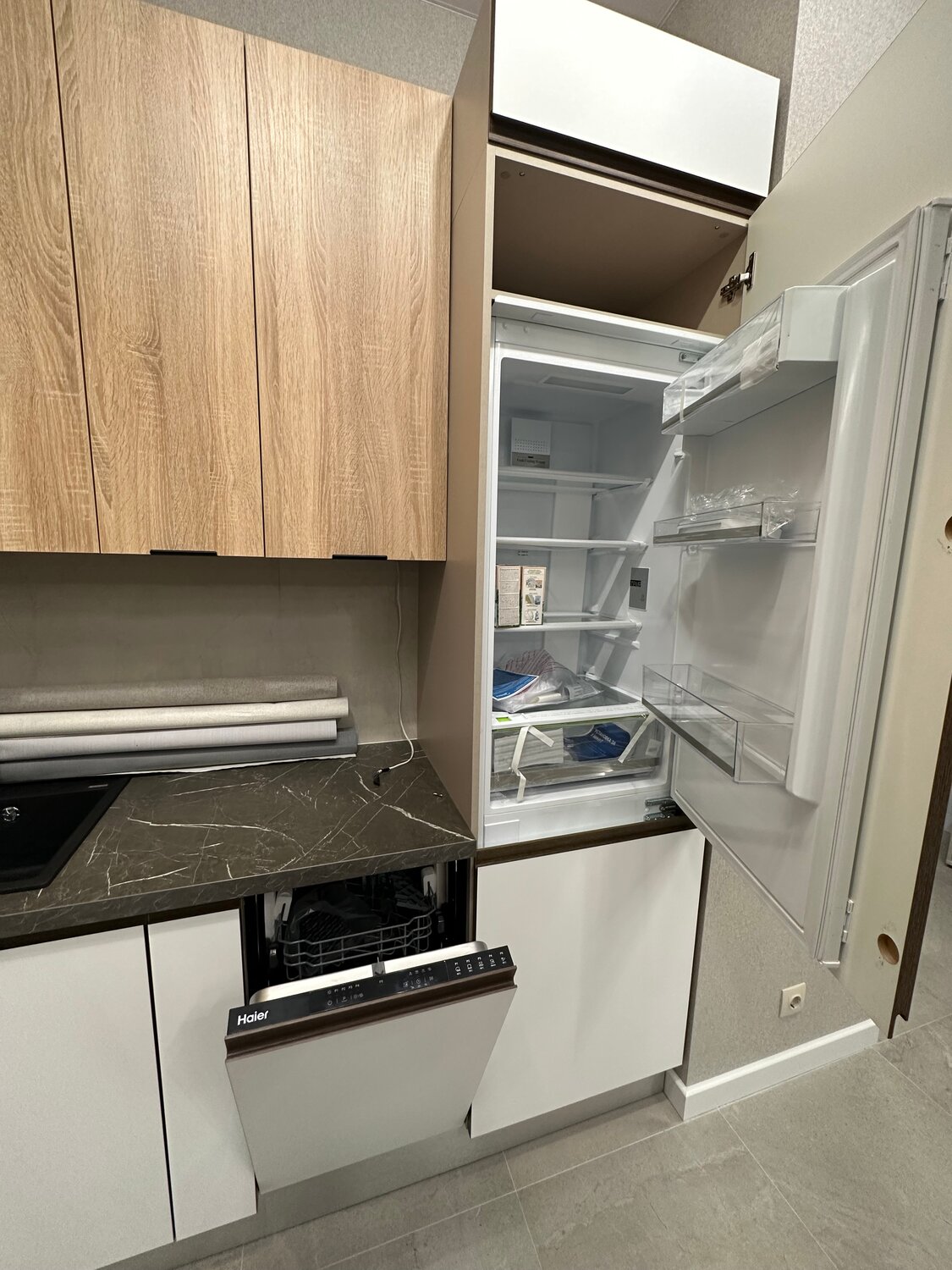 встроенный холодильник, кухня со встроенным холодильником, холодильник встраиваемый nbm 17863, проект кухни со встроенным холодильником, встраиваемый холодильник