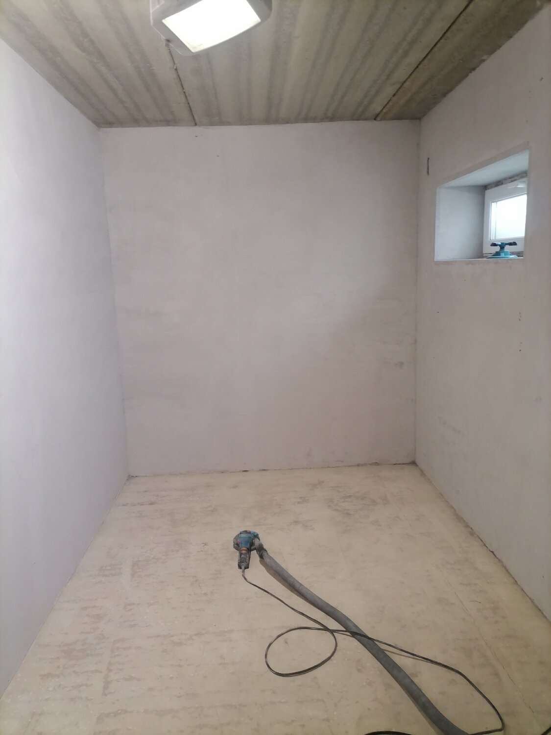 в гараже, капитальный гараж, кирпичный гараж, аренда гаража, покраска гаража