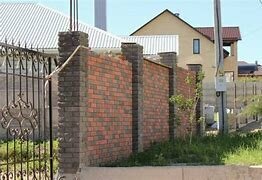 забор кирпичный, заборы из кирпича для частного дома, забор из клинкерного кирпича, забор из кирпича, кирпичные заборы для частного дома