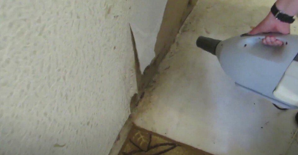 штробление стен, штробить стены, шпаклевать стены, штробление стен под проводку, пенопласт горит