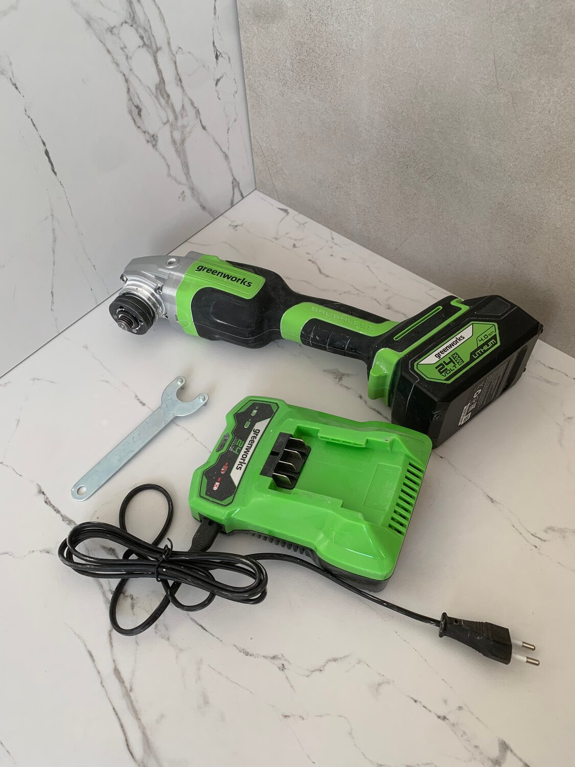шлифовальная машина аккумуляторная greenworks, greenworks gd24ag, ушм гринворкс аккумуляторная, гринворкс инструмент аккумуляторный, ушм аккумуляторная greenworks gd24ag
