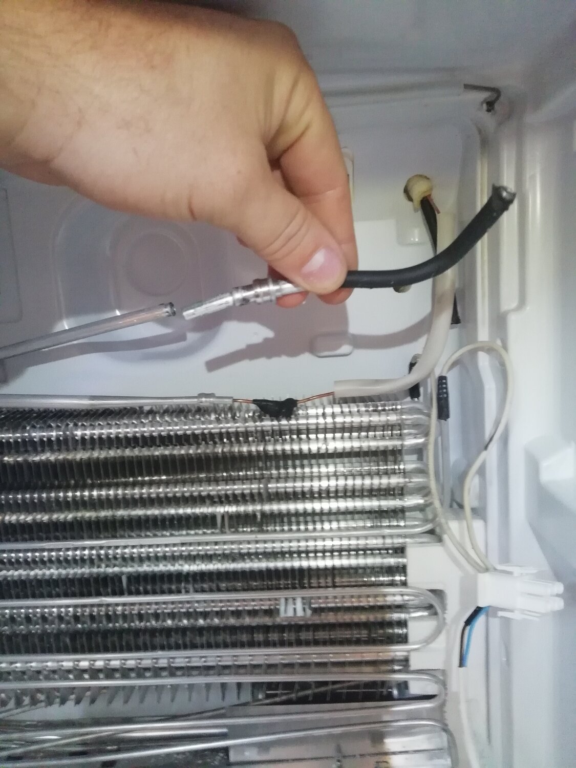 испаритель ноу фрост индезит, холодильник индезит ноу фрост, индезит ноу фрост система, холодильник индезит ноу фрост система слива, холодильник индезит ноу фрост реле