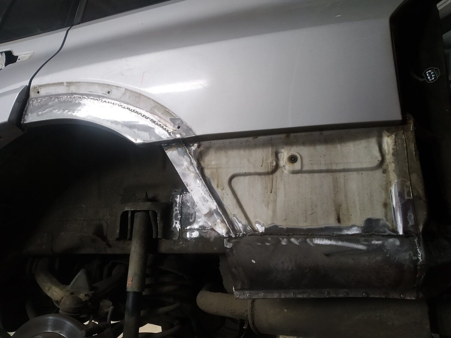 переварка задней арки ваз 2109, приваривание арки акцент, ржавчина внутри колесных арок, ремонтные арки передние уаз патриот 2012, приваривание арок