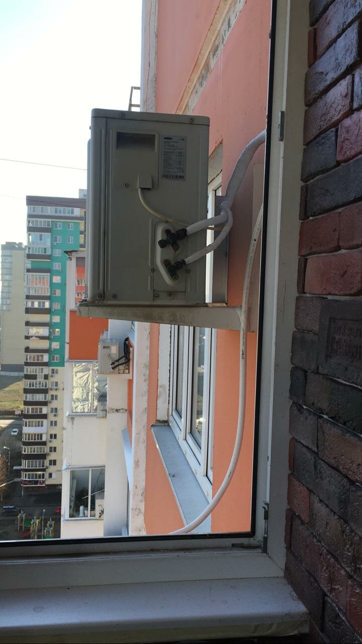 кондиционер, монтаж внешнего блока кондиционера на 3 этаже, наружный блок кондиционера сбоку, боковой монтаж внешнего блока, наружный блок на лоджии