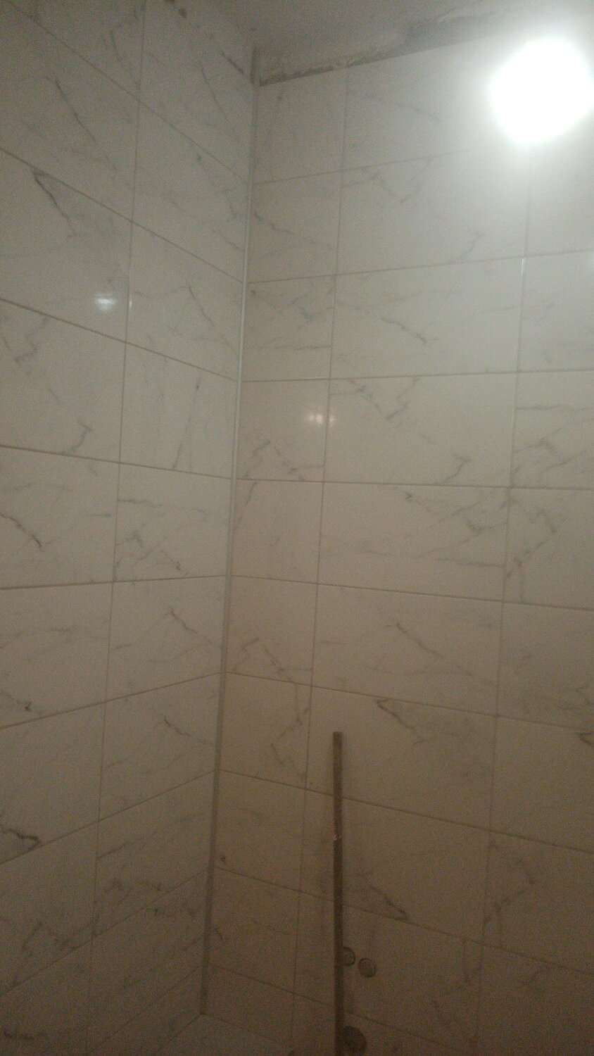 керамогранит keratile dolomite white br 60x60, обычная плитка не до потолка в ванной, санузел, стык волнистой плитки, это плитка обои шпаклевка