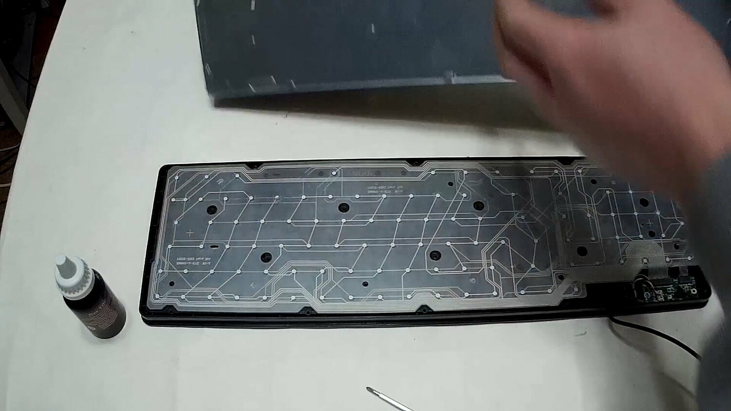 разборка клавиатуры genius, мембранная клавиатура в разборе, сборка мембранной клавиатуры, мембранная клавиатура разобранная, беспроводная клавиатура в разобранном виде