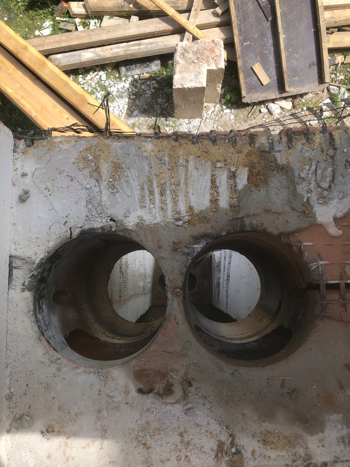 алмазное сверление вытяжка 100 диаметр, отверстия в железобетоне, алмазное бурение плиты перекрытия, отверстие в бетоне под канализацию, пробивка отверстий в бетоне 400х150