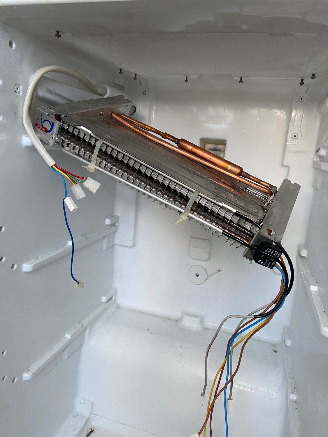 стинол 102 вентилятор в морозильной камере, индезит система ноу фрост вентилятор, испаритель стинол ноу фрост, вентилятор морозильной камеры холодильника стинол 107, стинол ноу фрост 107