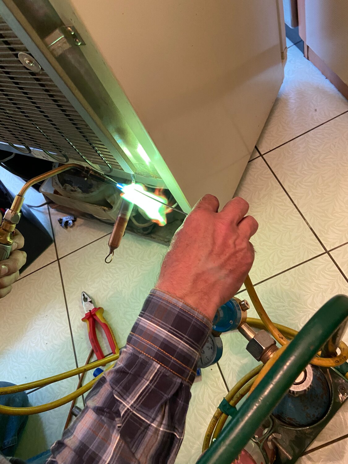 ремонт бытовая техника, сварки, станция пайки холодильников, сварка металла, аргонная сварка