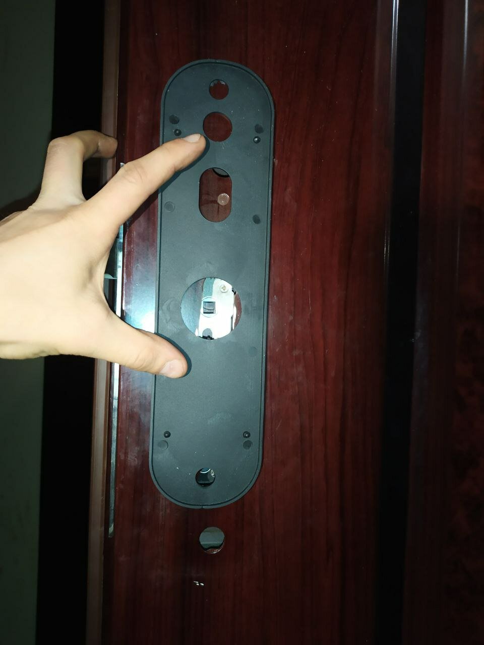 замок шо25 в металлической двери, замок дверной superlock, замок на сейфовой двери внутри, дверь, дверной замок torex