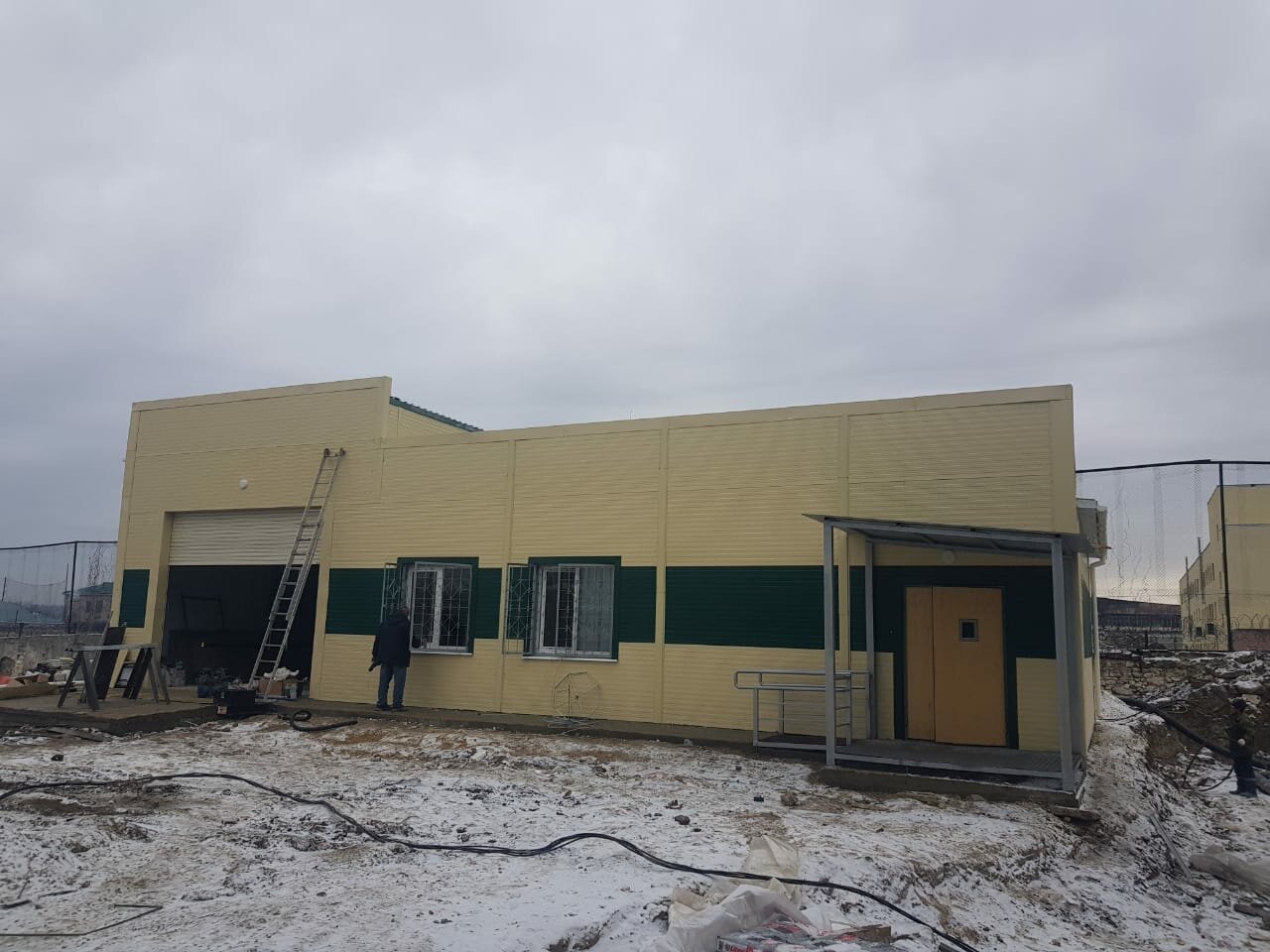 здание, здания из сэндвич панелей, строительство, быстровозводимые здания, архитектура