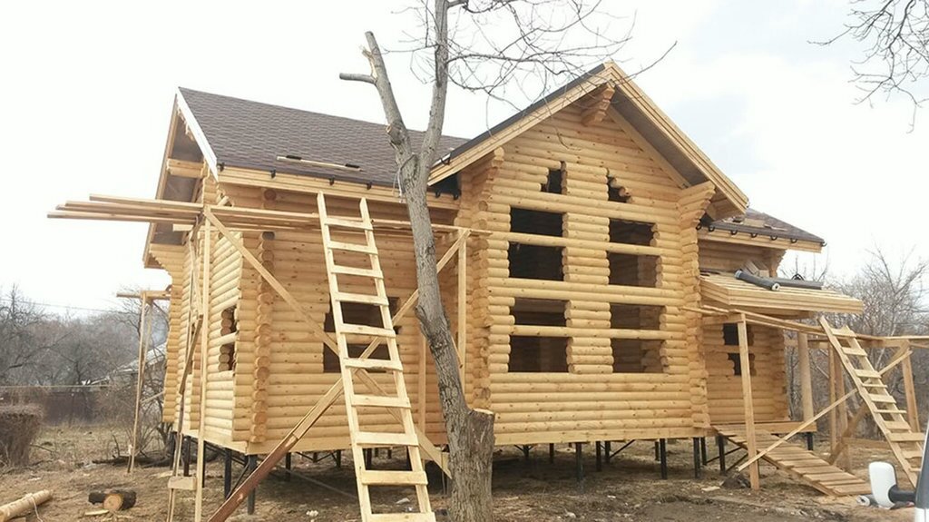 строительство деревянного дома, деревянный дом, дом из нестроганного бруса 150х150, деревянный дом из обрезного бруса, сруб