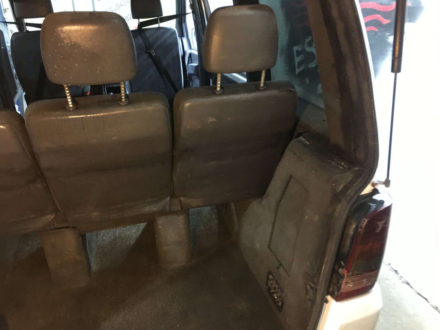 чёрный салон honda stepwgn, тойота альфард 2003 год салон, toyota estima lucida салон 1993 год, тойота хайс 1995 салон, хонда степвагон 2021 салон