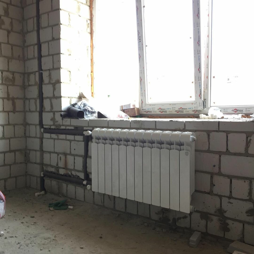 монтаж радиаторов отопления в квартире, батарей отопления между собой, радиаторы отопления в частном доме, монтаж радиаторов отопления, монтаж труб отопления в стене