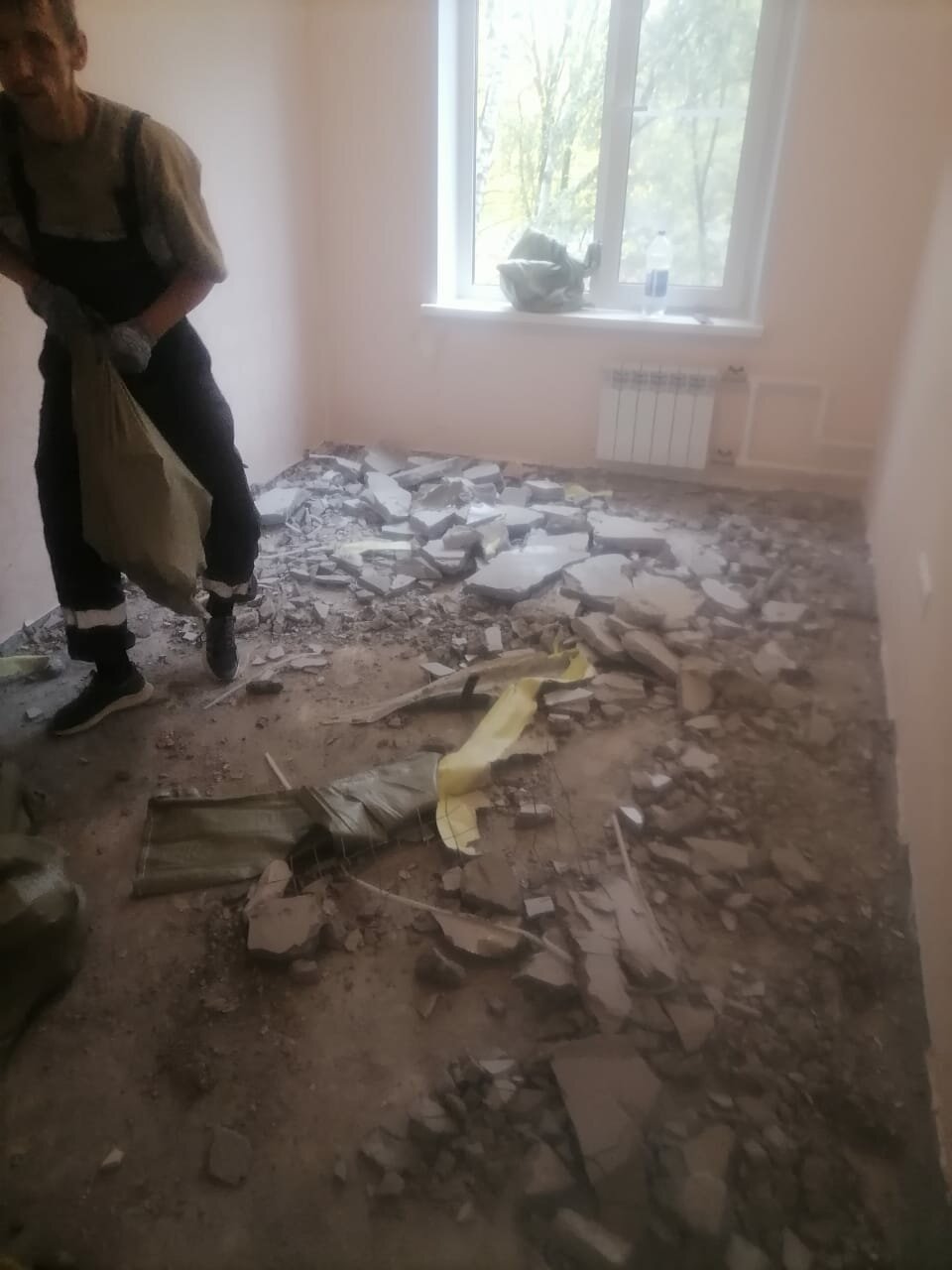 демонтажные работы, демонтаж цементной стяжки, стяжка пола, слом стяжки, демонтаж