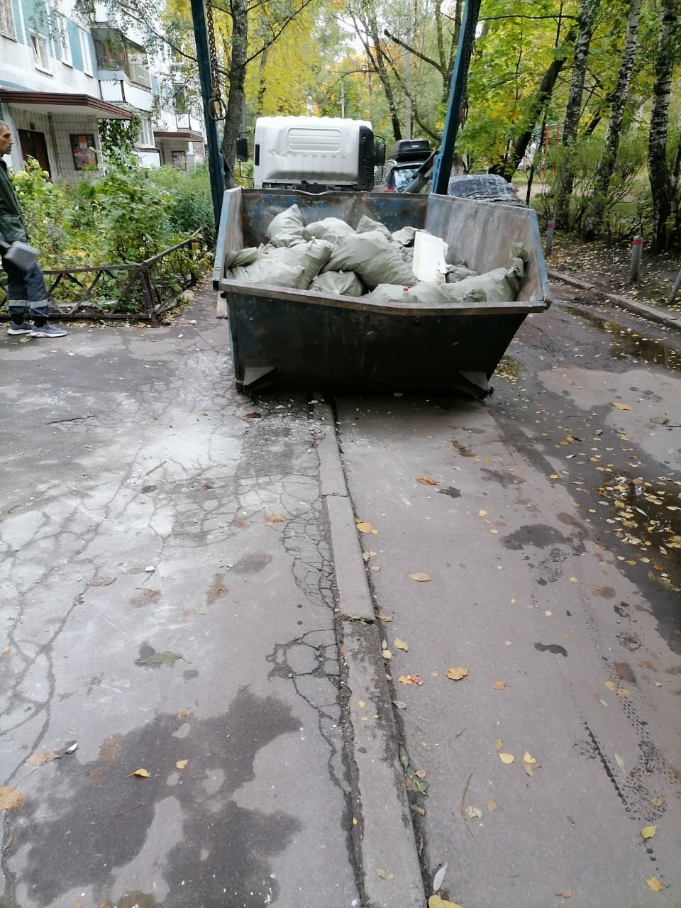 мусор, мусорки во дворах москвы, уборка мусора, мусорки в санкт-петербурге, контейнер для мусора