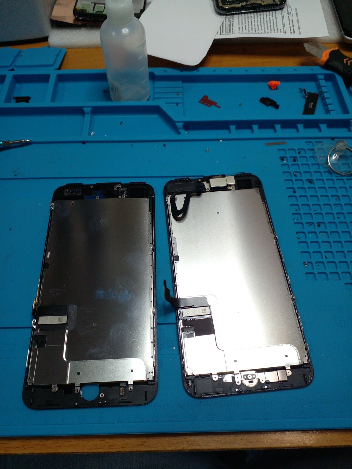 шлейф экрана iphone 8 plus, греется экран iphone 7, снятие экрана айфон 7, замена экрана iphone 7 plus, разборка