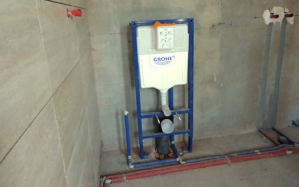 подводка воды к инсталляции grohe, монтаж инсталляции унитаза grohe, монтаж инсталляции грое, подвод воды к инсталляции grohe, разводка канализации под инсталляцию