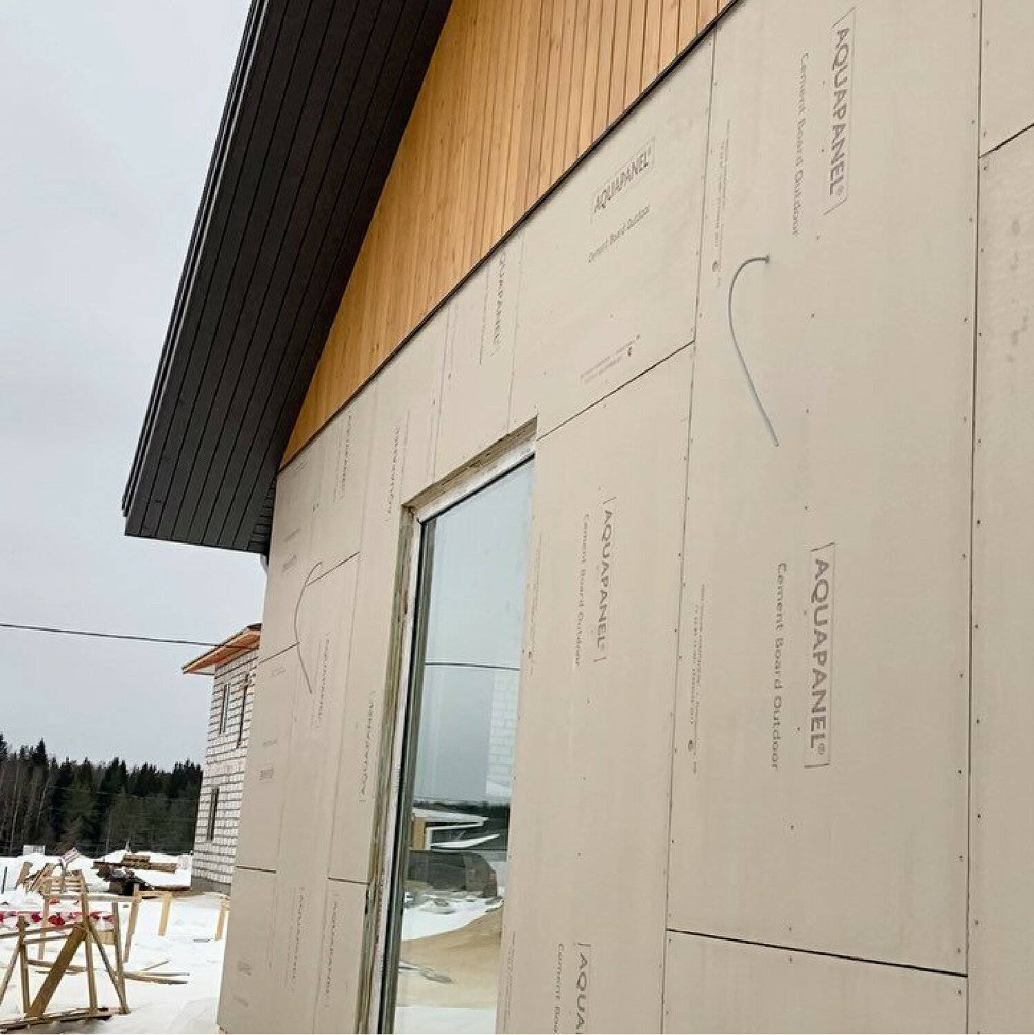 отделка фасада, сайдинг фиброцементный, фасад, фасад дома, кедрал фиброцементный сайдинг белый