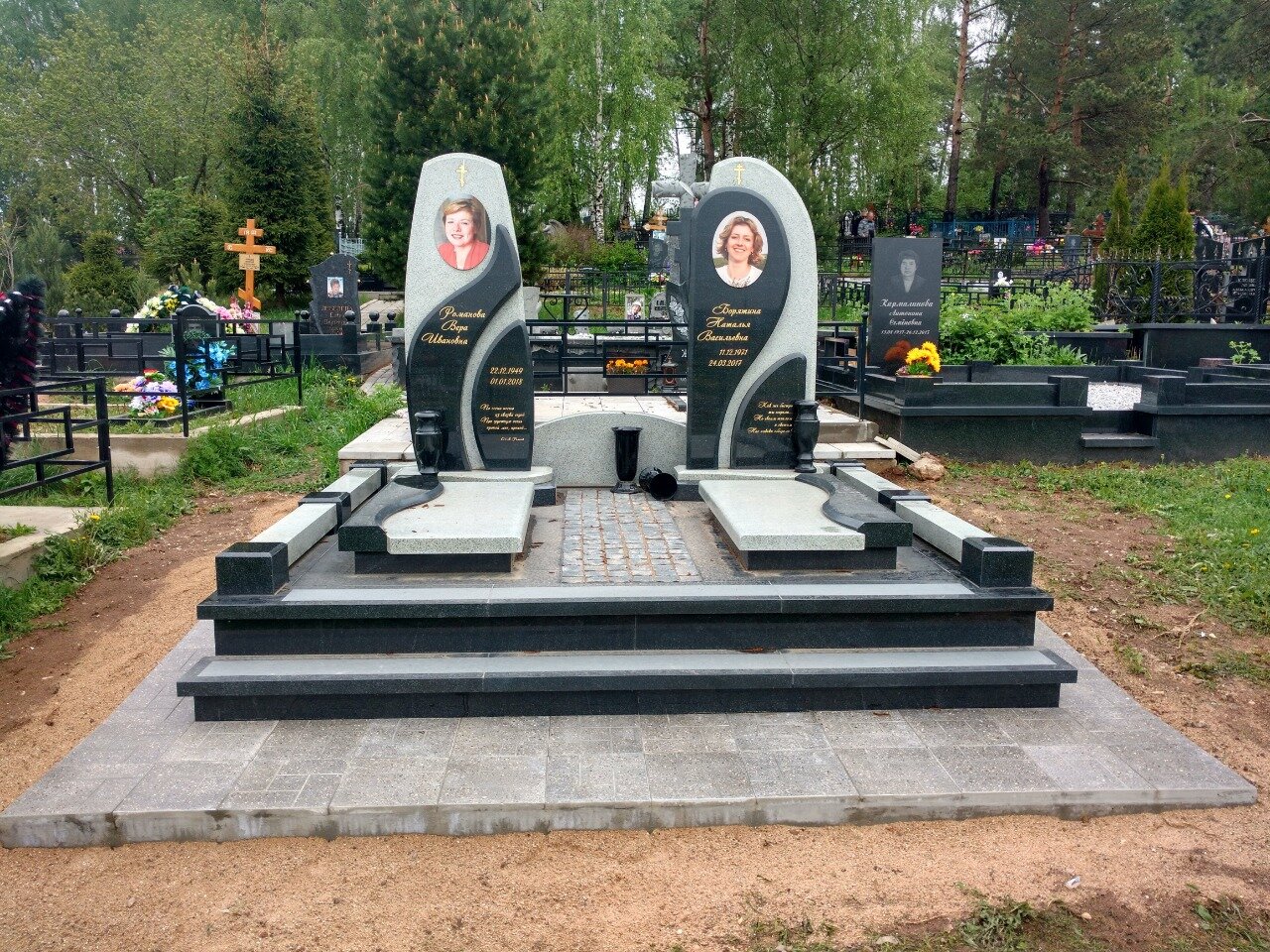 памятник, памятник гранитный, двойной памятник, надгробные памятники, двойные памятники на могилу