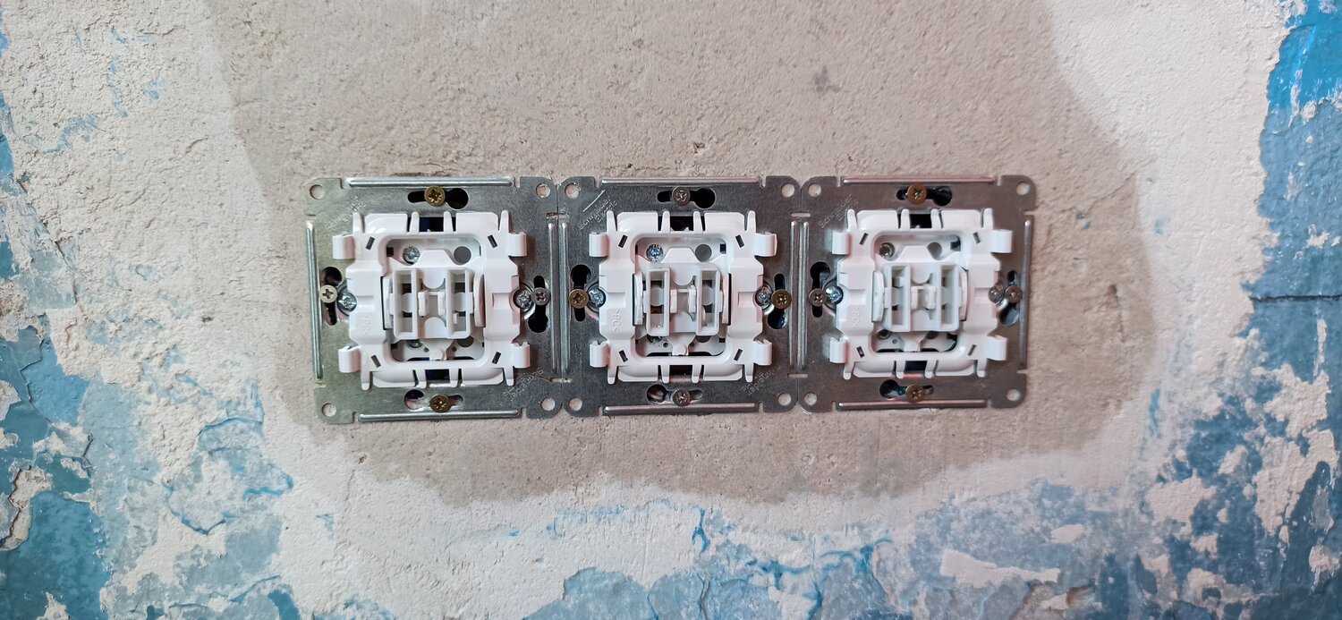 legrand valena монтаж, модуль накладной для розеток легранд, монтаж тв розетки, legrand valena выключатель, розетка