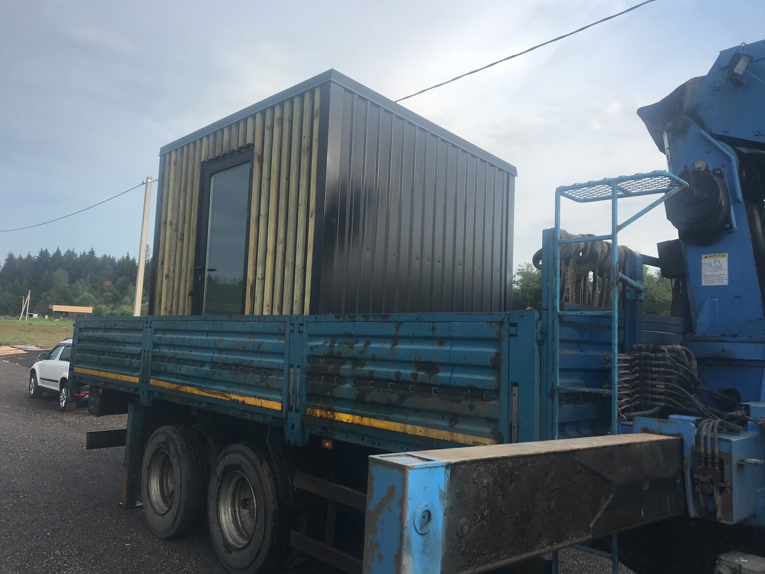 полуприцеп мтм 933001, погрузка блок контейнера на манипулятор, грузовик, прицеп контейнер, трал контейнеровоз 20 футовый