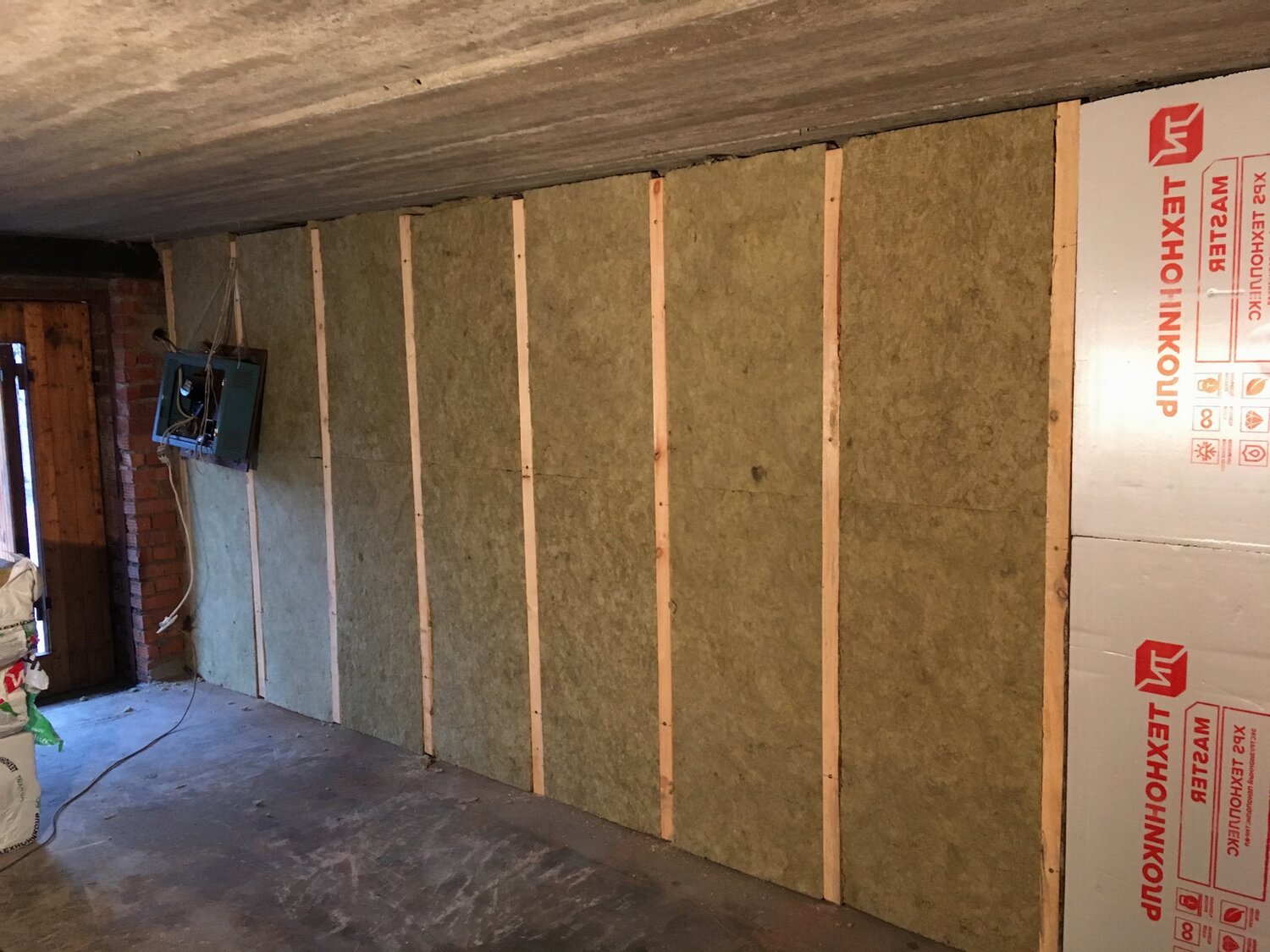 утепление гаража, каркасная шумоизоляция стен, утепление стен, утеплитель для стен внутри гаража, утеплитель для стен деревянного гаража